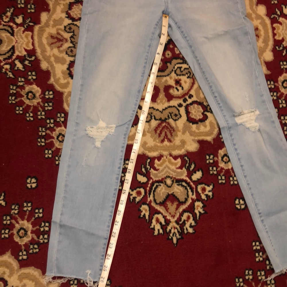 UNIQLO RIPPED JEANS - Picture 6 of 7